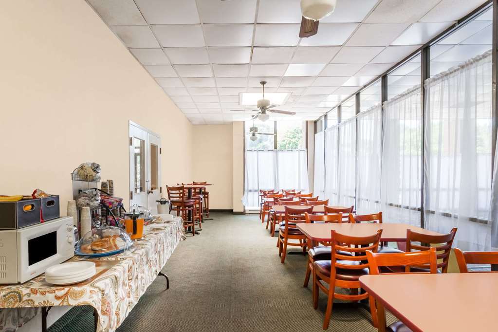 Red Roof Inn Norwich Съоръжения снимка